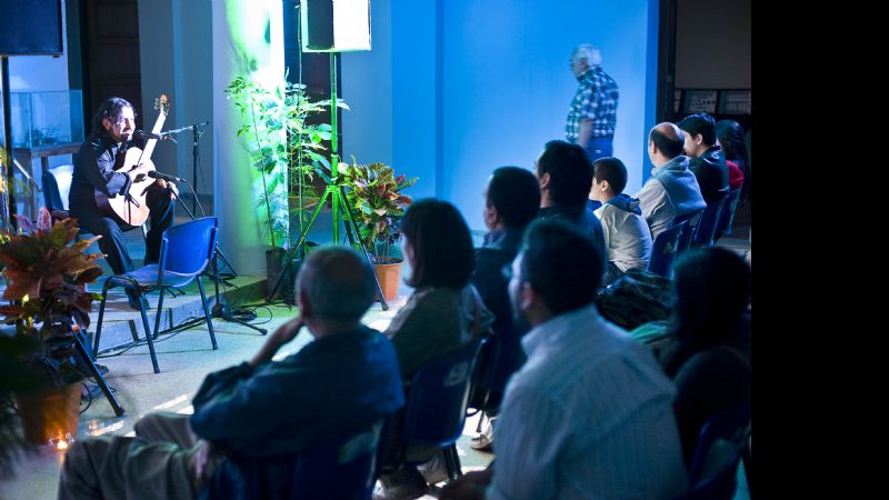 Jorge Luis Reales dibujó melodías con su guitarra