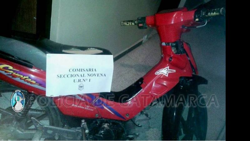 Arrestan a un joven y recuperan una moto