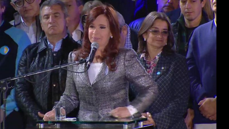 La Gobernadora junto a Cristina en el acto del 25 de Mayo