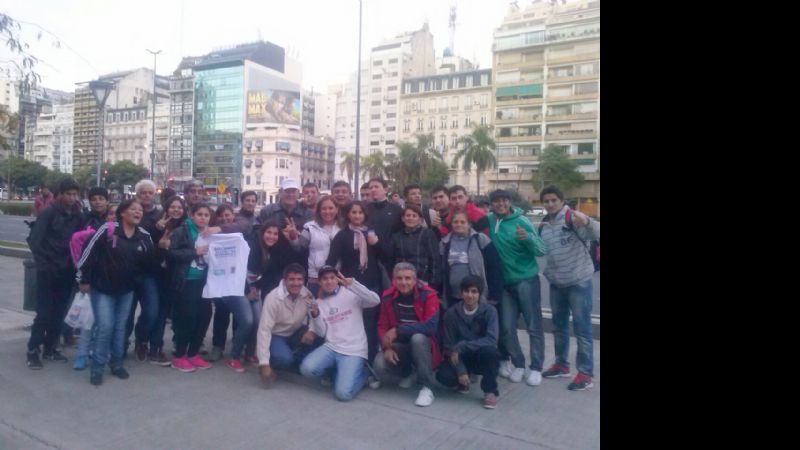 Sin aviso, mujer se separó de la delegación y todos la buscaban