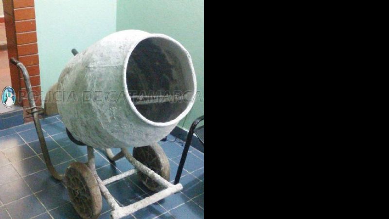 Aprehenden a dos jóvenes y secuestran una máquina hormigonera