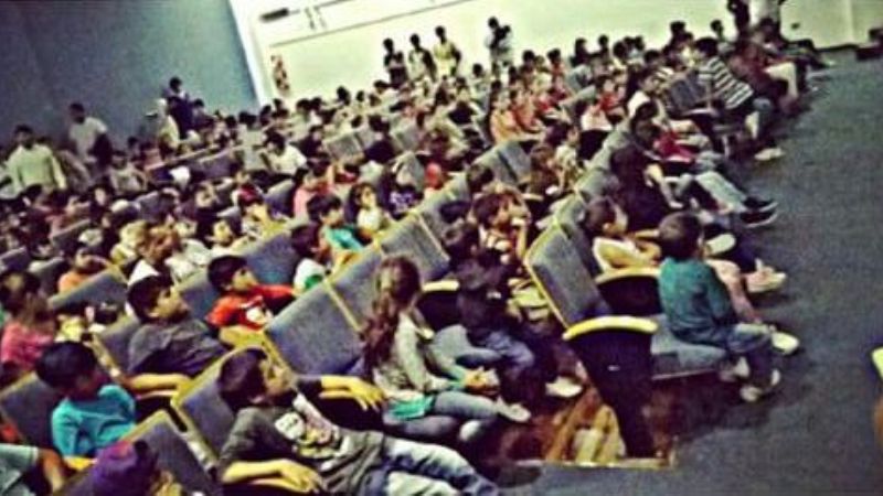 Alrededor de 300 chicos del sur disfrutaron de una tarde de cine