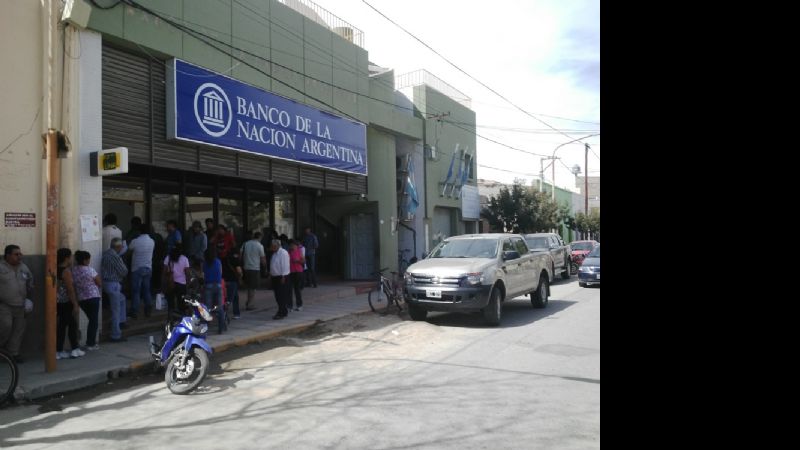 El paro bancario se hizo sentir