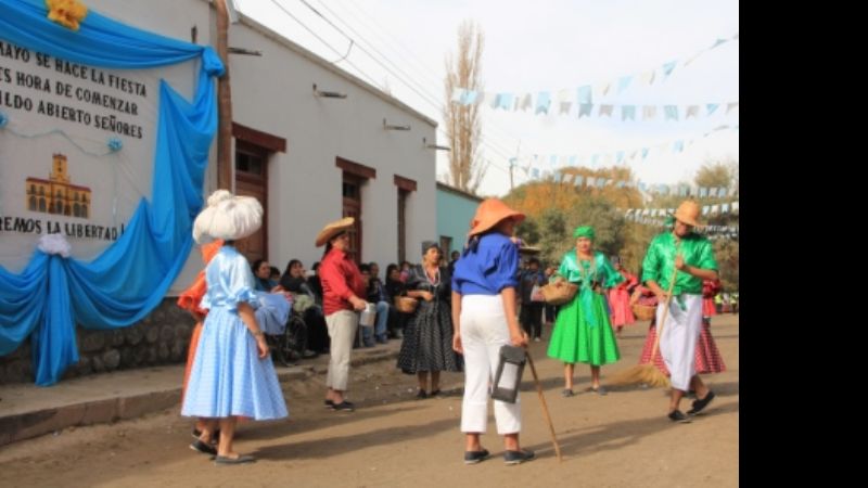 Fuerte Quemado se vistió de celeste y blanco
