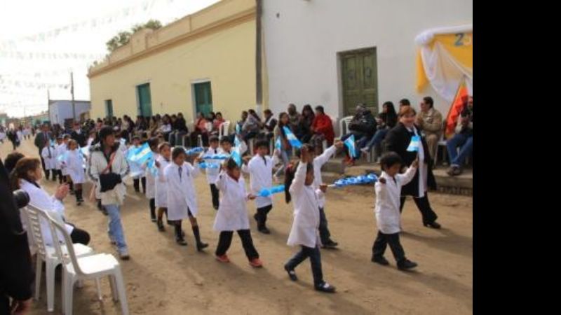 Fuerte Quemado se vistió de celeste y blanco
