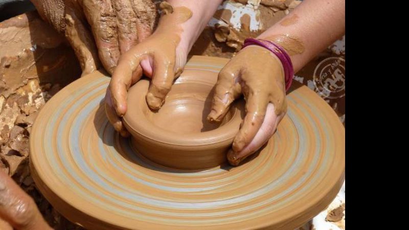 Inician capacitaciones en iluminación, maquillaje escénico y cerámica