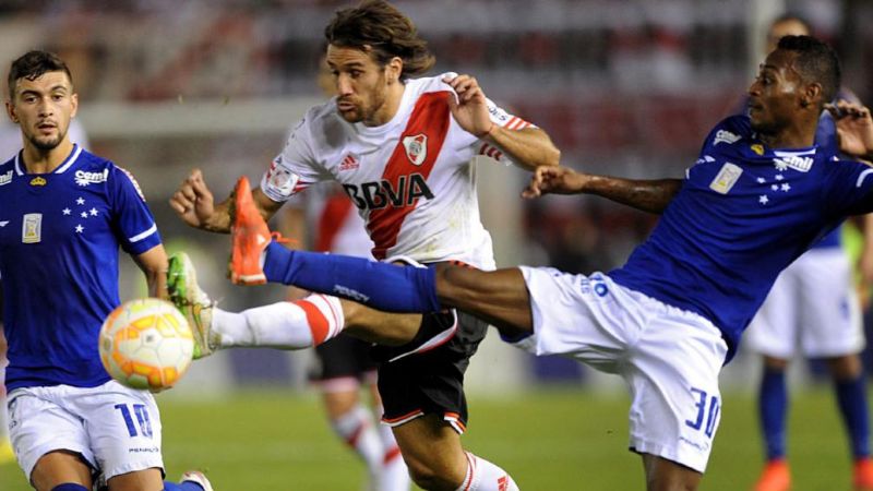 River busca dar vuelta el partido ante Cruzeiro, en Brasil