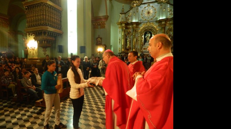 Jóvenes de la parroquia de la Santa Cruz recibieron la Confirmación