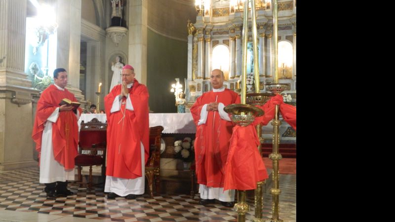 Jóvenes de la parroquia de la Santa Cruz recibieron la Confirmación