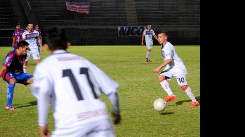 “Estancieros” conformes con el empate propio y el de los tucumanos