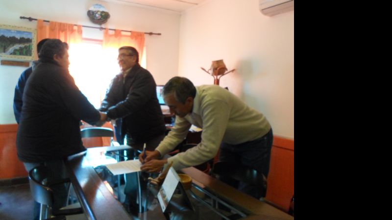 León Mendoza otorgó un aumento del 30% para municipales