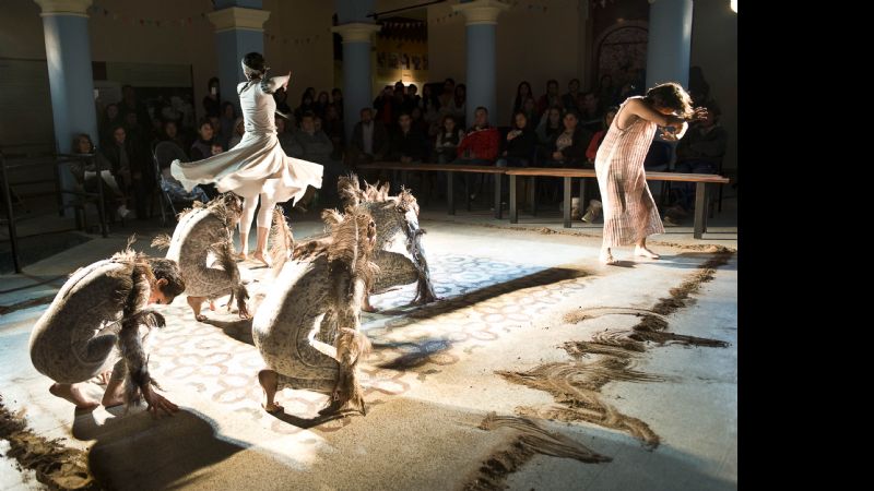 Bicéfalos y Acorallados: danza ritual desde los ecos del tiempo