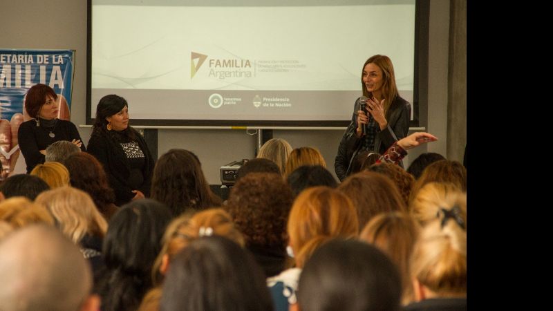 Analizan cómo fortalecer en red las políticas de niñez