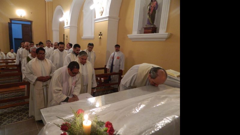 Dedicación del templo y consagración del altar en la Casa de Retiros Emaús