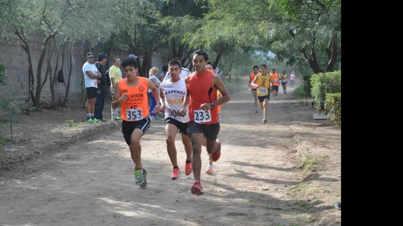 Exequiel Villagra y Mónica Giménez en la pista y campo