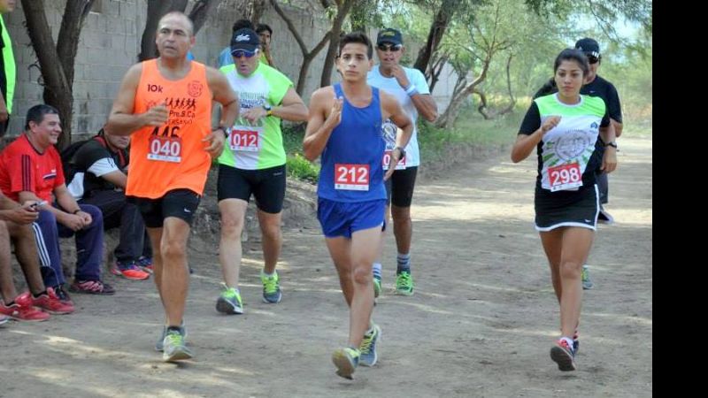 Exequiel Villagra y Mónica Giménez en la pista y campo