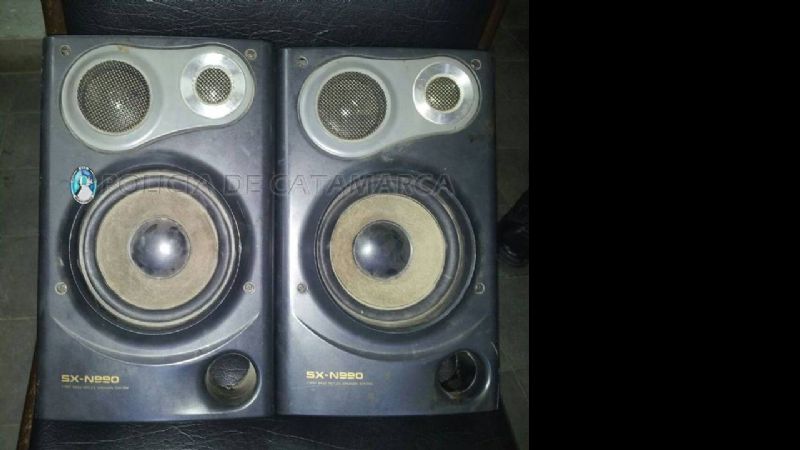 Lo detienen con parlantes robados