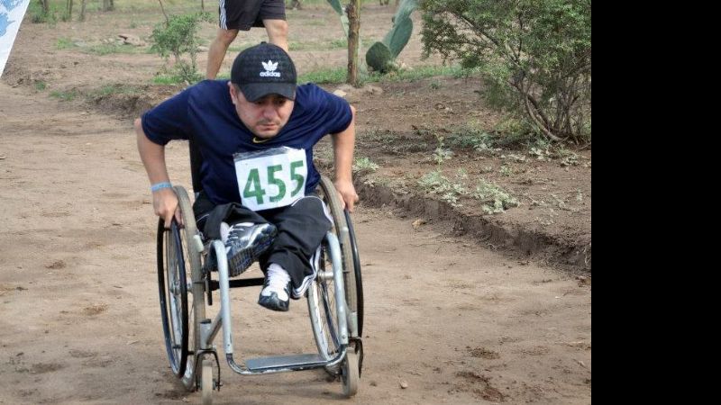 Exequiel Villagra y Mónica Giménez en la pista y campo
