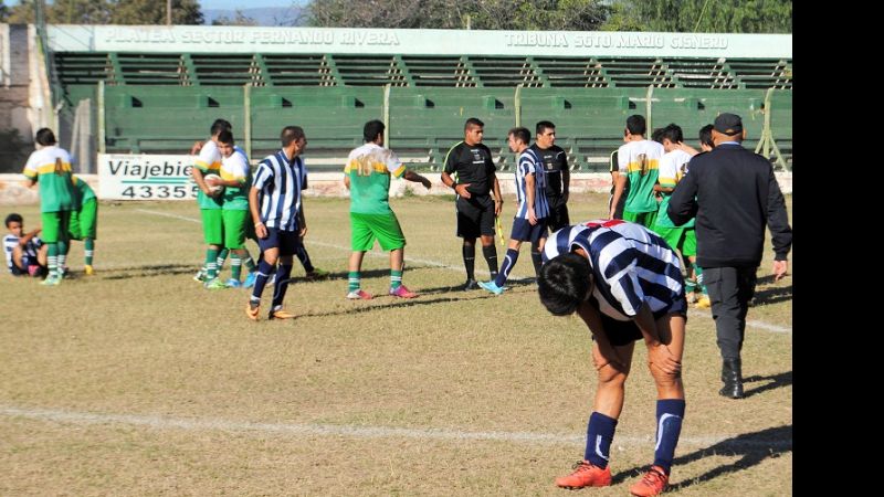 Con sendas goleadas Rivadavia y Tesorieri se metieron en la final