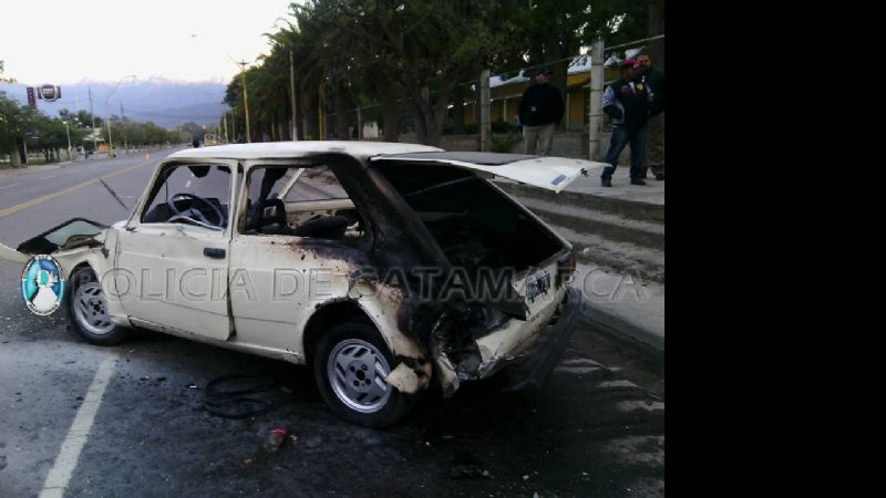 Chocó contra el CAPE y el auto se prendió fuego