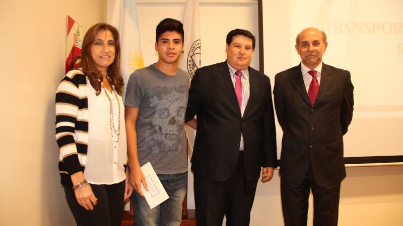 Se entregaron 141 becas de formación integral