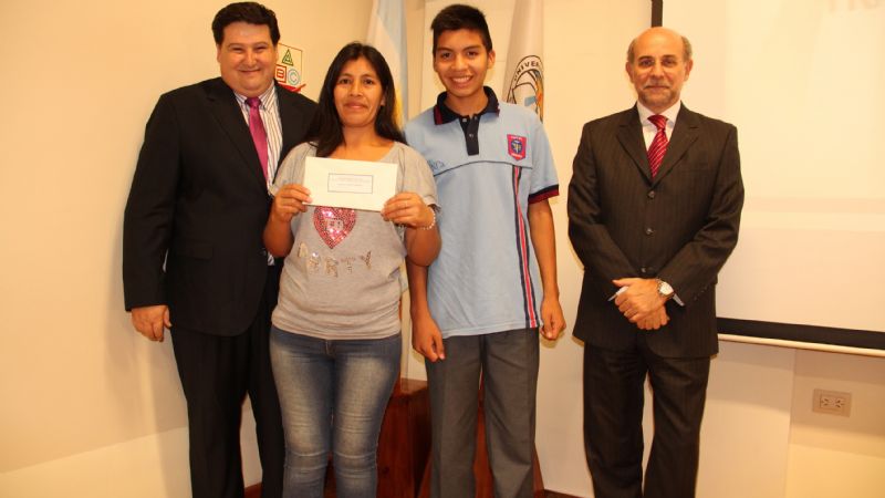 Se entregaron 141 becas de formación integral