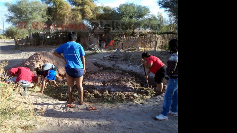 Vecinos se unen para construir un salón comunitario