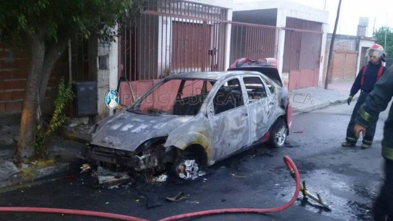 Se le incendió el auto cuando llevaba a sus hijos a la escuela