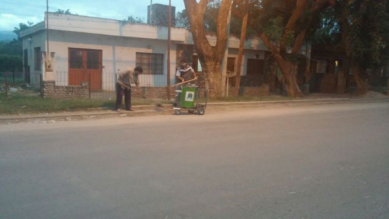 Operativo de limpieza en calles de Valle Viejo