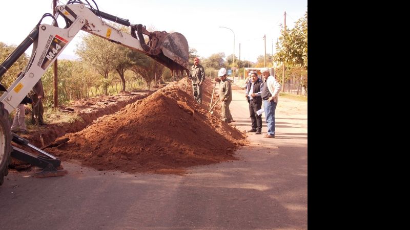 Avanza la obra de renovación de cañería colectora de efluentes de cloacas