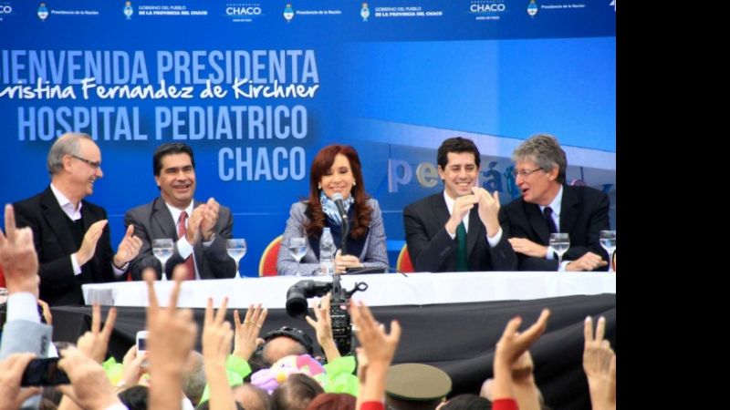 "Este país no es para blandos ni tibios a quienes corren con tapas de diarios"