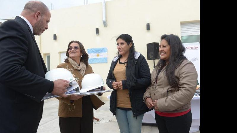 Corpacci inauguró un laboratorio químico ambiental