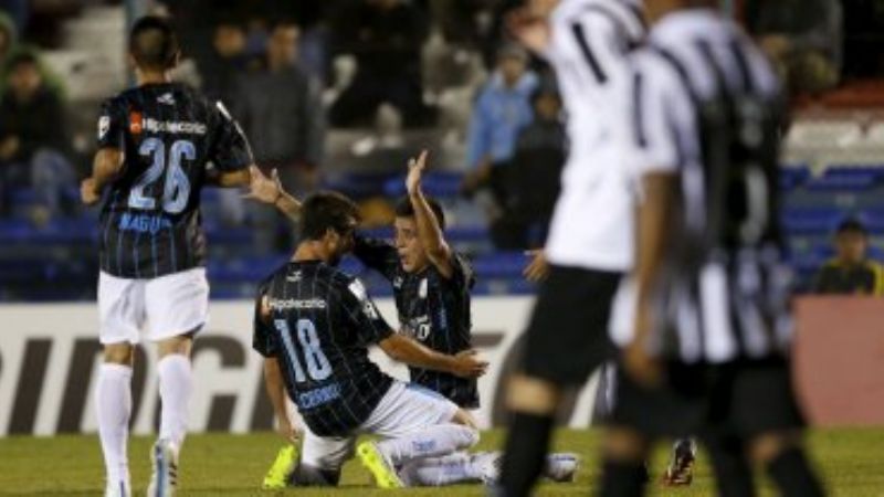 Racing vuelve con un valioso empate ante Montevideo Wanderers