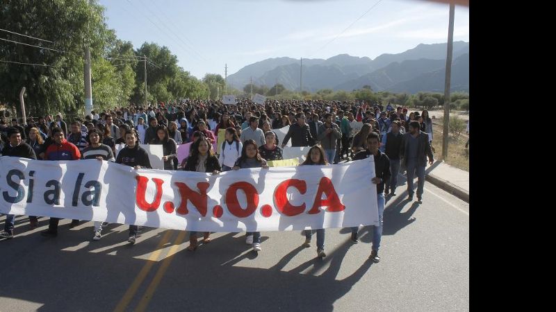 Miles de personas marcharon en apoyo a la UNOCA