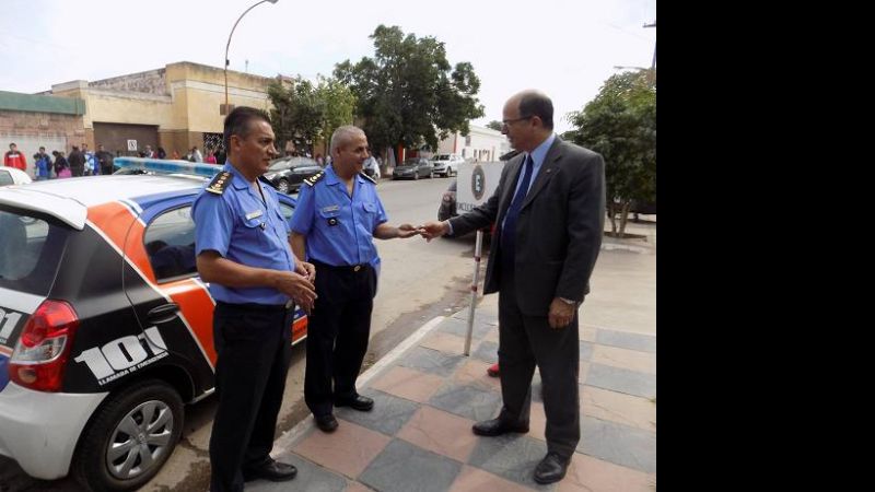 Seguridad entregó móviles, armas y uniformes en Recreo