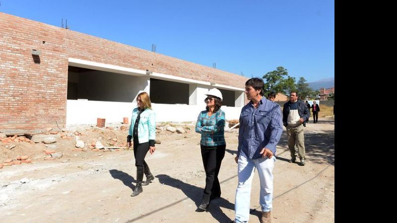 La Gobernadora recorrió escuelas en construcción