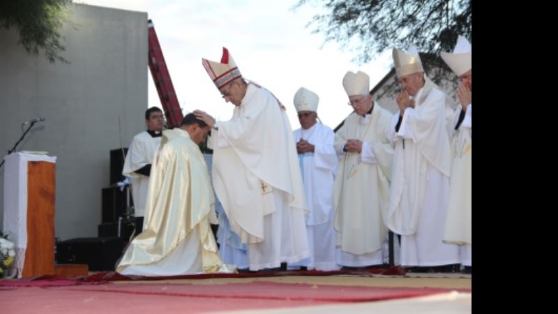 Andersch saluda al Obispo de la Prelatura de Cafayate