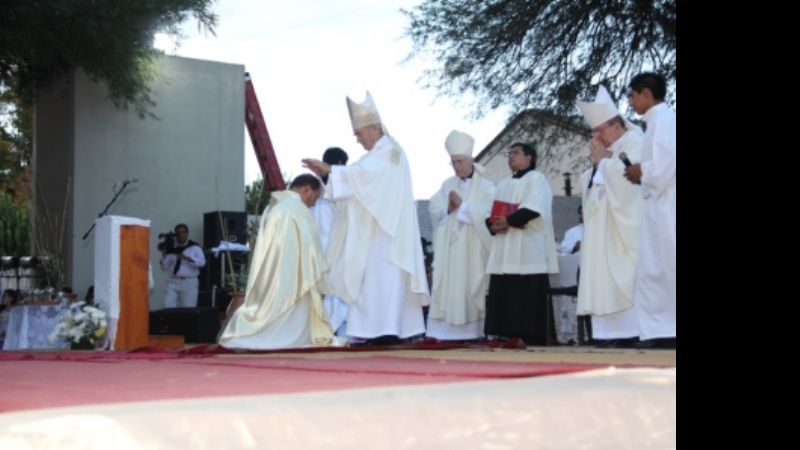 Andersch saluda al Obispo de la Prelatura de Cafayate