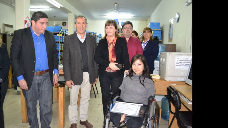 Artista plástica visitó el Archivo Parlamentario