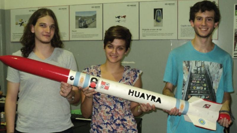 Alumnos del secundario colaboran en el desarrollo de cohetes antigranizo