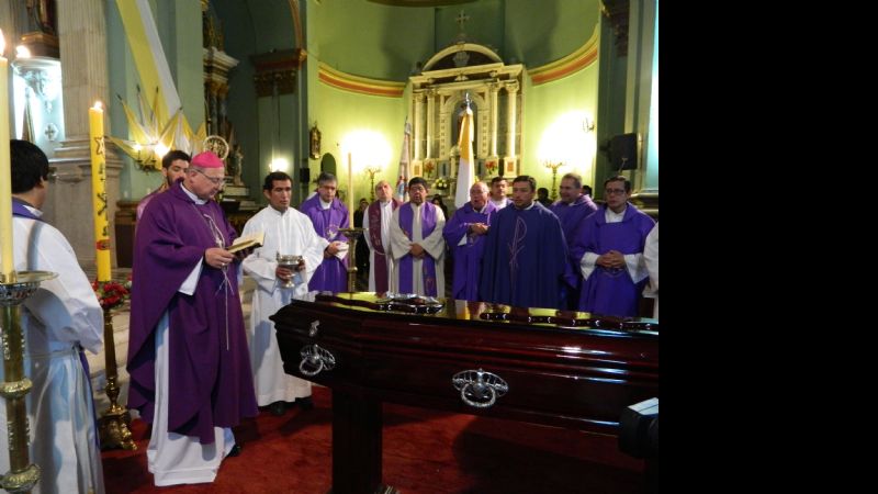 La comunidad catamarqueña despidió con emoción y gratitud al Padre Carlos Orellana