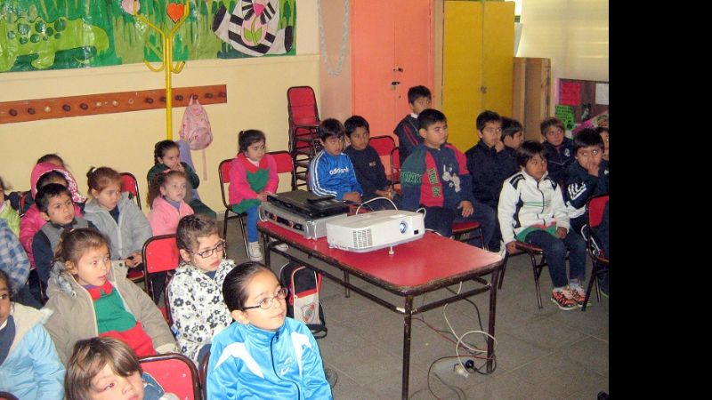 El cine móvil del INCAA en escuelas del Norte Chico de Belén