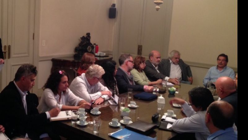 Docentes universitarios acuerdan aumento del 27,4%