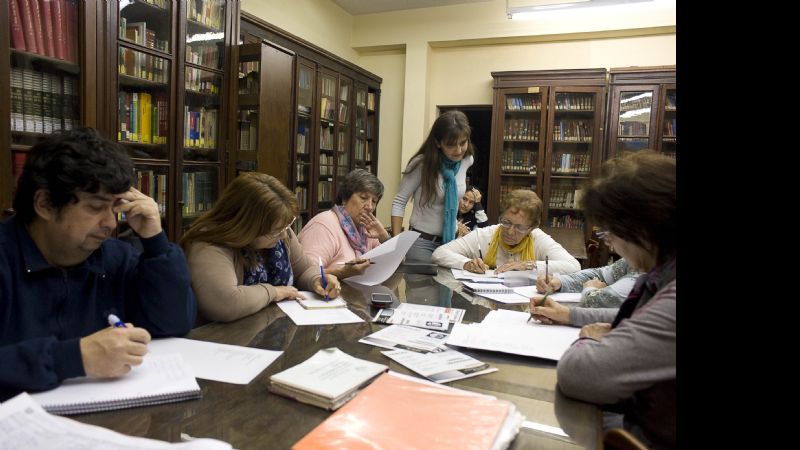 Escritura con ingenio y creatividad en la clase abierta del Taller Literario La Cueva