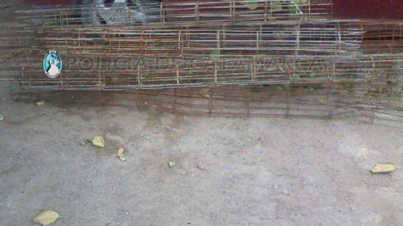 Recuperan columnas de hierro, robadas