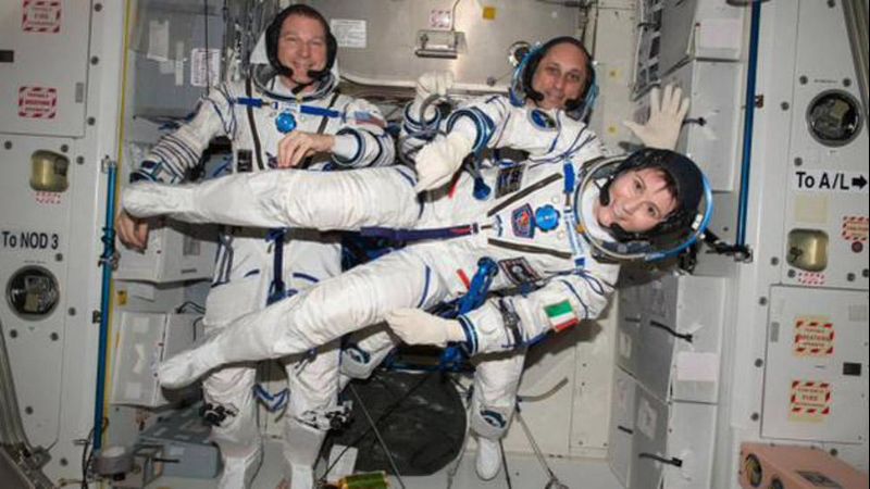 Tres astronautas regresaron después de 200 días en el espacio