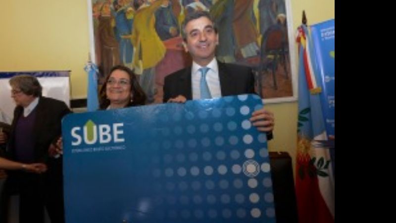 Que el "candidato presidencial lo elijan los argentinos y no las corporaciones"