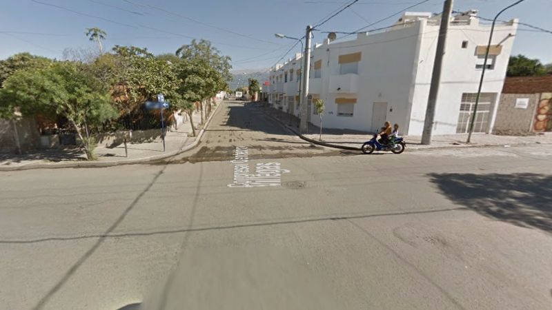 Choque entre una moto y una camioneta