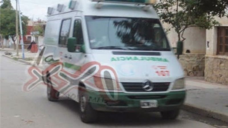 Motociclista se fracturó una pierna en un accidente