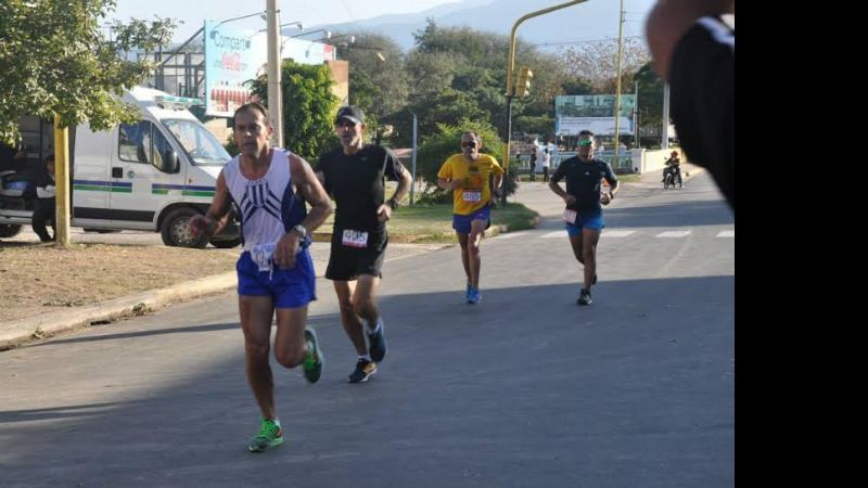 El Club Sarmiento festejó corriendo con la familia del atletismo